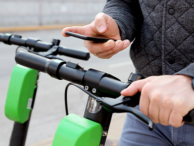 What is the Difference Between an E-Bike and an E-Scooter?